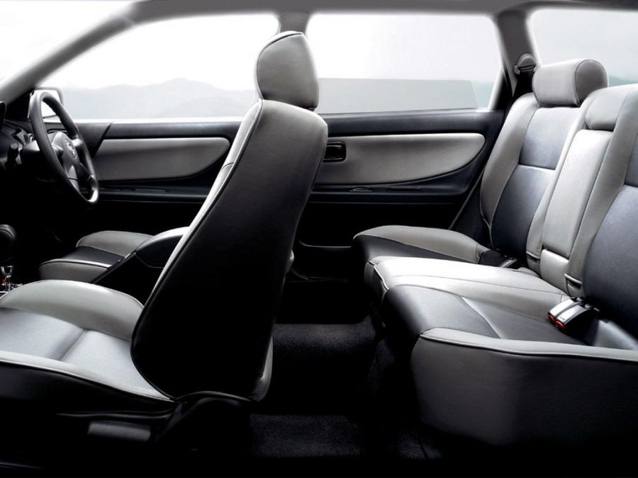  Nissan Avenir 1999 года  (фото 5 из 9)